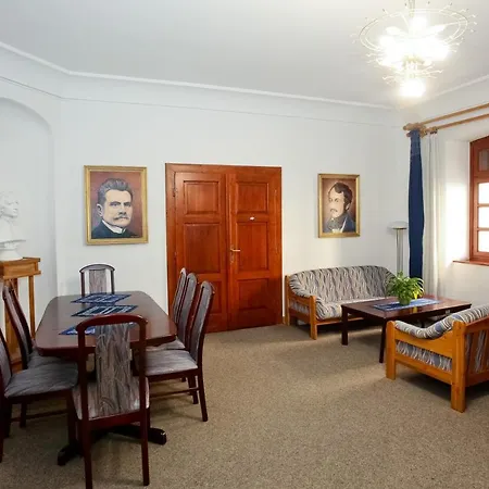 Lenau Haz Bed and Breakfast Πετς